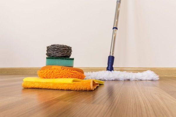 chọn nước lau sàn cho từng vật liệu