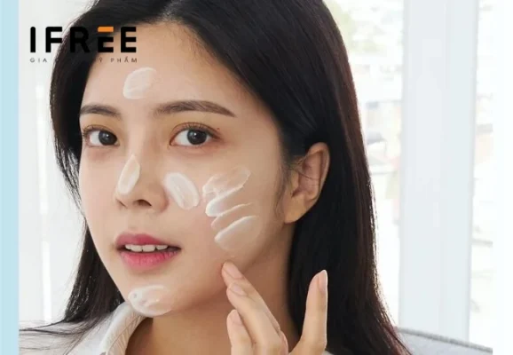 Da mụn dùng kem chống nắng